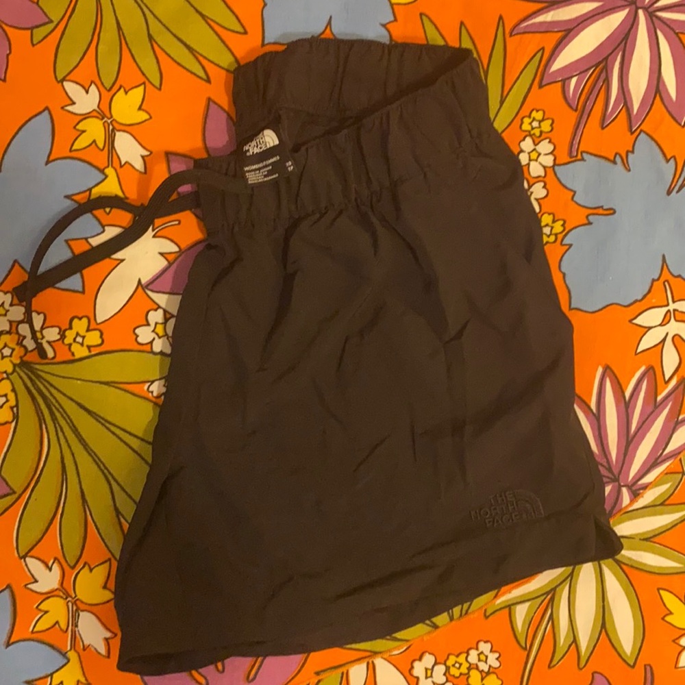 North face shorts black xs